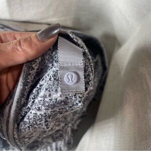 lululemon athletica Textured Black and White Scarf